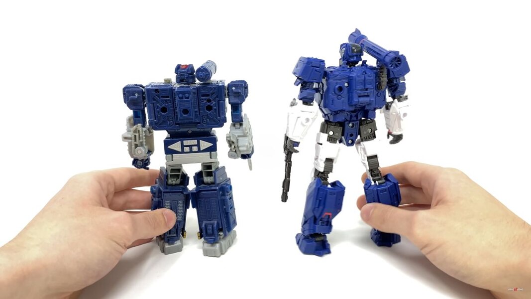 Transformers Studio Series 83 Soundwave More In Hand Image  (34 of 51)